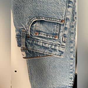 Abercrombie High rise 90’s relaxed Jean, 26S, great condition and no stains